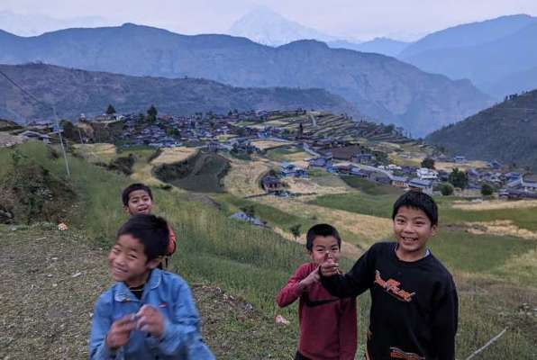 Ruma village kinderen uit het dorp