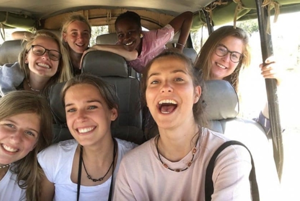 Safari Tanzania big 5 in de jeep met de vrijwilligers