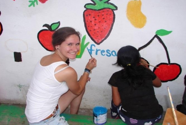 Kinderproject Guatemala vrijwilligerswerk aan het werk met de kinderen 