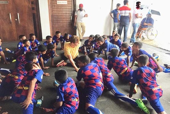 Voetbal project | Coaching & Training project Sri Lanka aan het trainen