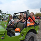 Java en Bali jongerenreis tocht in een jeep