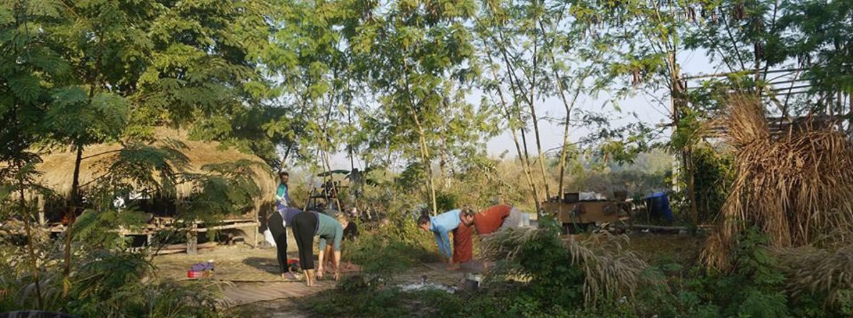 Eco-leer centrum voor Permakultuur en onderwijs in Thailand vrijwilligerswerk aan het werk