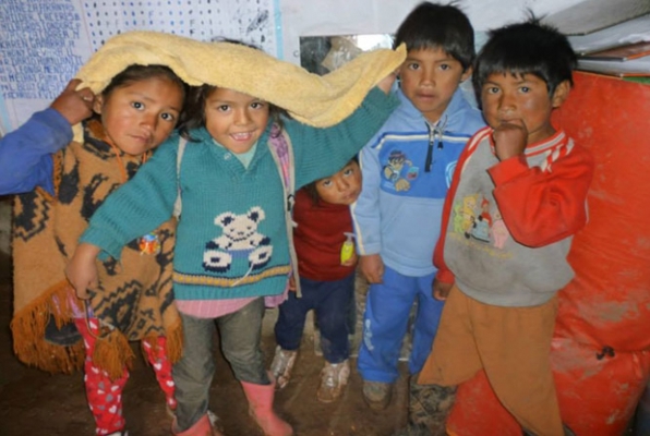 Kinderproject: Leren Lezen & Engelse Les Geven in Peru verstoppen