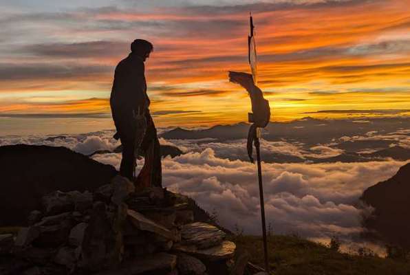 Ruma village geweldig uitzicht boven de wolken