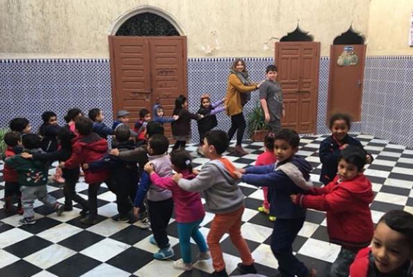 Kinderopvang project Marokko spelen met de kinderen 