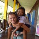 Vrijwilligerswerk Thailand community project vrijwilliger met kind 