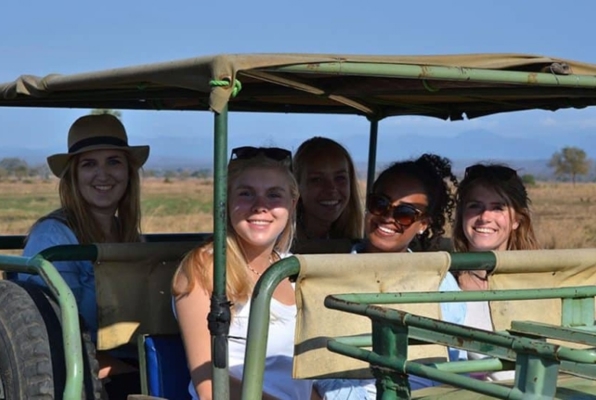 Safari Tanzania big 5 ook in de jeep 