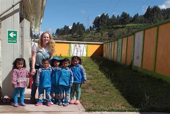 Kinderproject: Leren Lezen & Engelse Les Geven in Peru de kleintjes